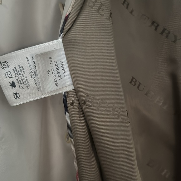 Women’s Burberry Trench - Size 6 - Picture 3 of 6